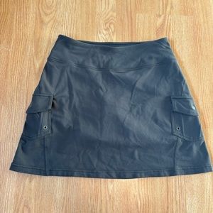 Athleta Athleisure Skirt Skort in Grey with Built In Shorts and Pockets Size S